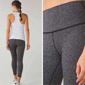 Lululemon athletica High Times Crop Pant in Herringbone Black Heather, Size 4